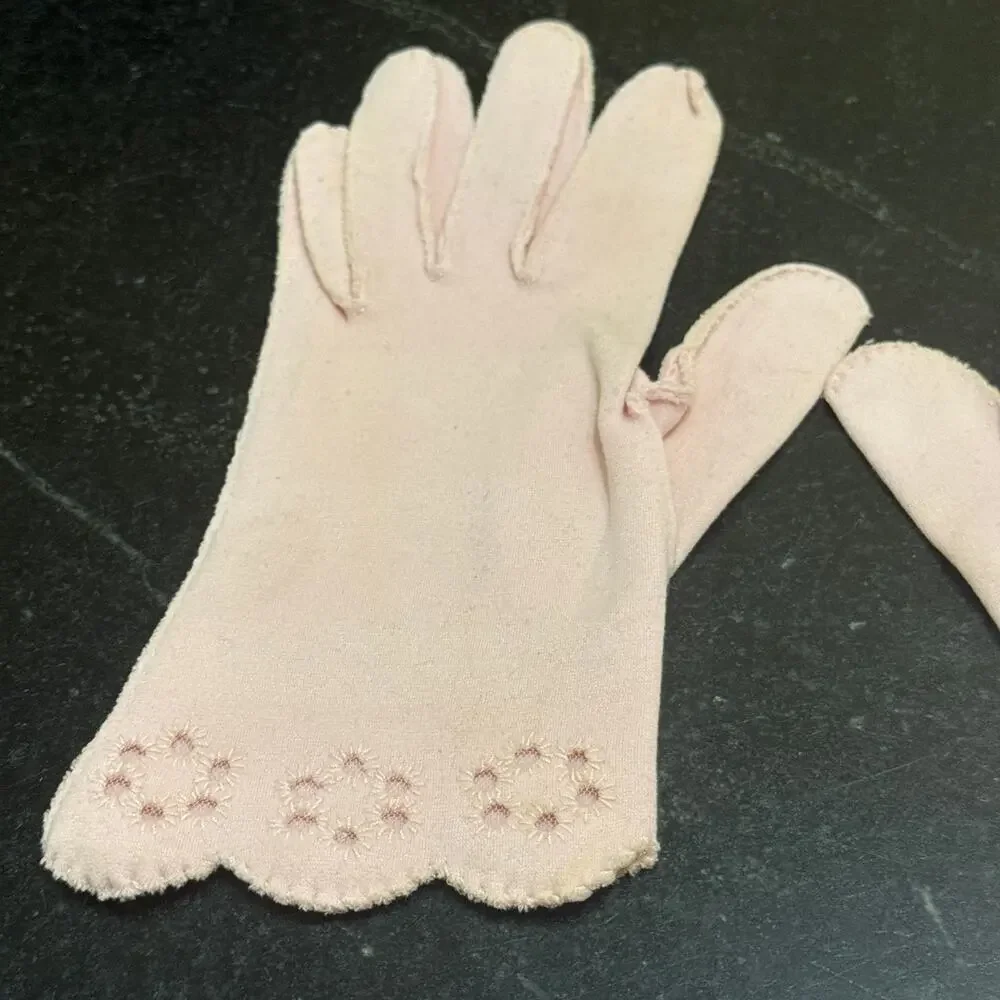 Vintage 50s Pink Cotton Gloves Scallop Daisy Eyelet Duchess Size 6